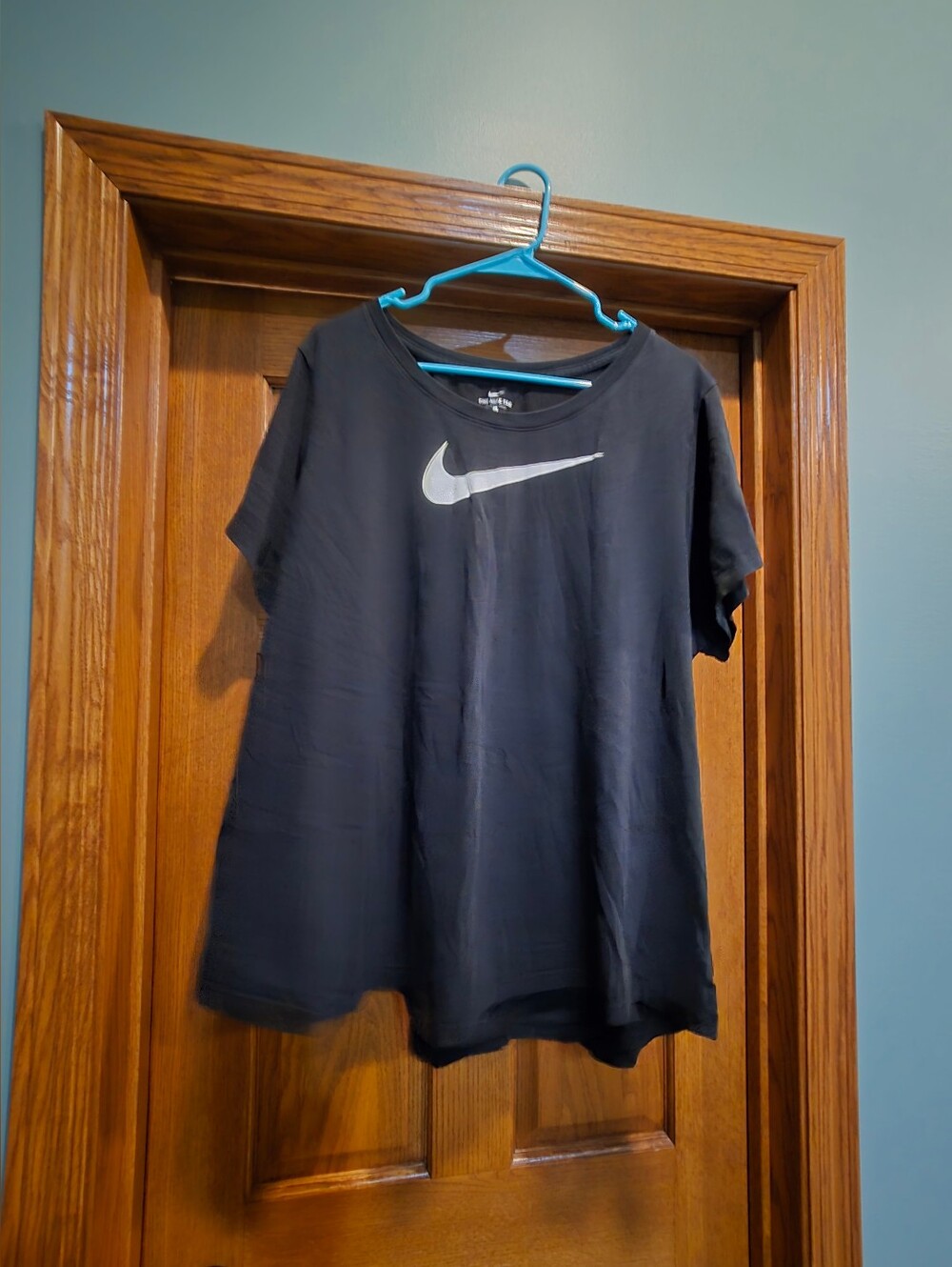 Nike Black Short Sleeve Tee with White Swoosh - Picture 10 of 15